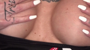 AltErotic: Real sex in the company of inked doll