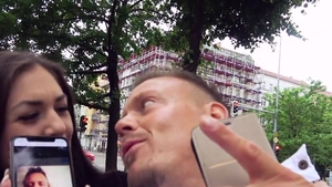 Hitzefrei.com: Naughty deutsch Lullu Gun caged in public