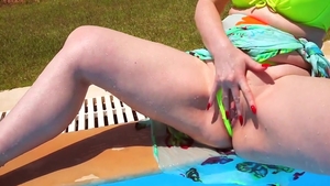 Red XXX: Hawt wearing bikini wanking in the pool